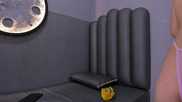 Luna  02 online show from February 18, 12:01 pm