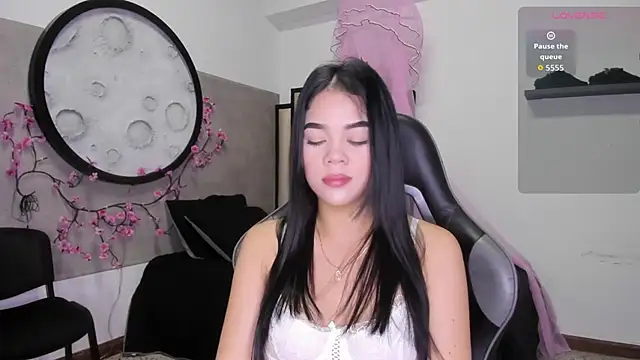 Luna  02 online show from March 2, 11:50 am