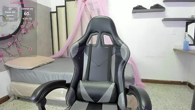 Luna  02 online show from March 25, 11:31 am