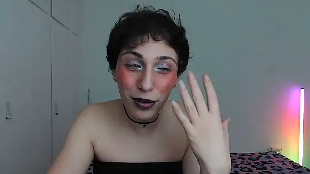 Snapshot of HoneyValentine chatting on February 23, 8:53 pm HoneyValentine online show from February 23, 8:53 pm