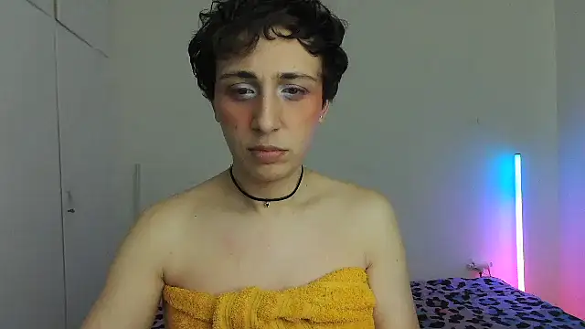 HoneyValentine online show from March 11, 7:30 pm