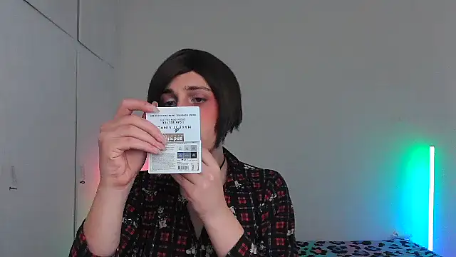 HoneyValentine online show from March 5, 8:05 pm