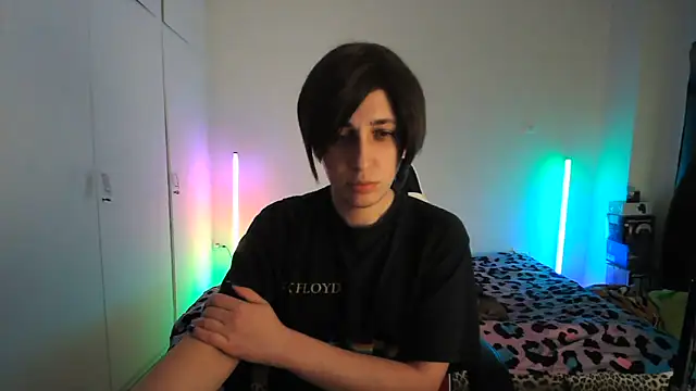 HoneyValentine online show from May 7, 8:01 pm