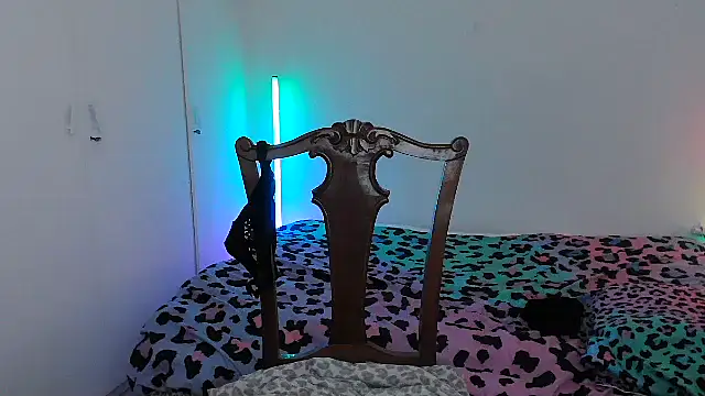 Snapshot of HoneyValentine chatting on February 22, 7:55 am HoneyValentine online show from February 22, 7:55 am