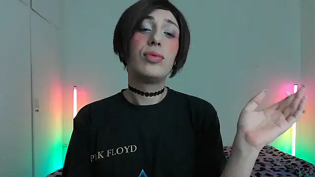 Snapshot of HoneyValentine chatting on February 15, 11:25 pm HoneyValentine online show from February 15, 11:25 pm