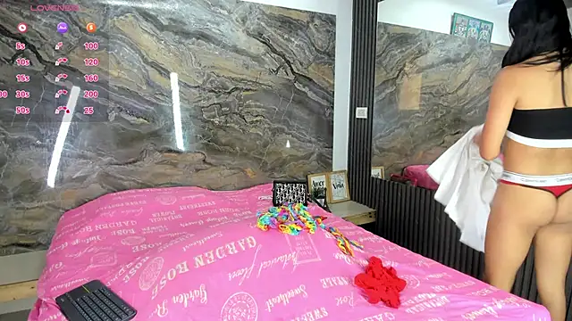 Skarleth queen online show from April 10, 8:05 pm