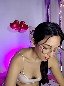 FrierenHot online show from February 13, 1:00 pm