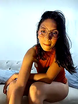 FrierenHot online show from April 24, 6:32 pm