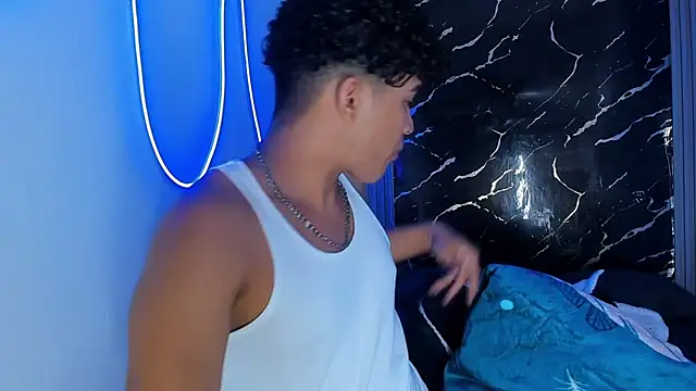 jamescurly00 online show from January 11, 2:07 am