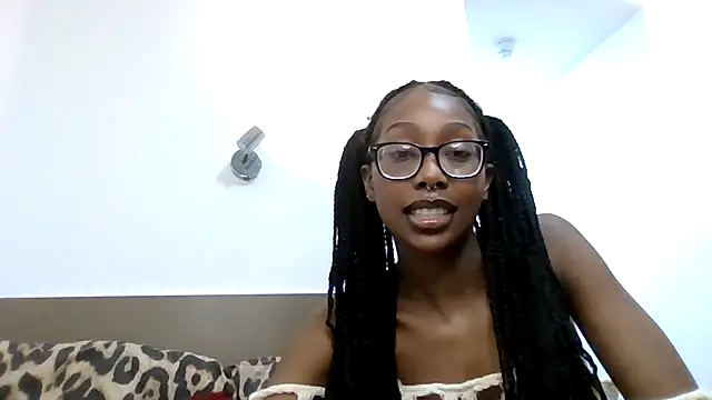 LolaUrFavGirlxxx online show from January 11, 11:00 pm