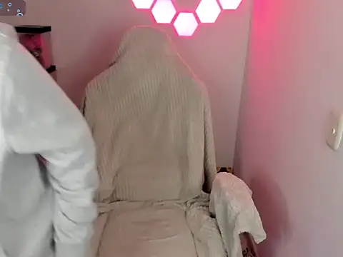 emillyaqua online show from January 8, 9:10 pm