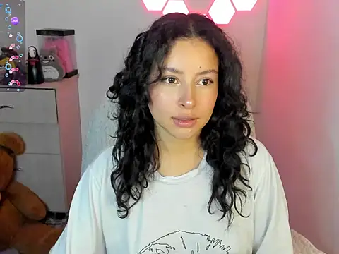 emillyaqua online show from February 5, 11:00 pm