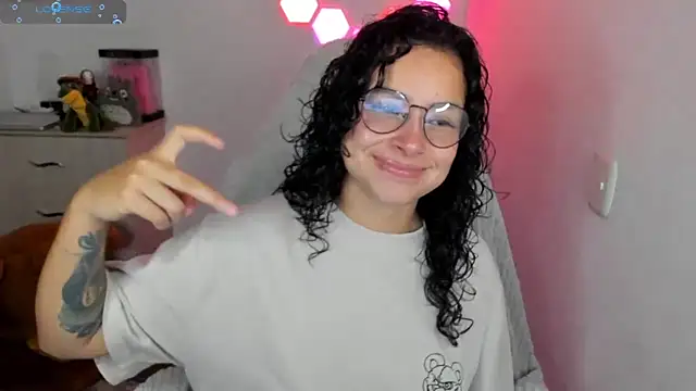 emillyaqua online show from January 6, 9:08 pm