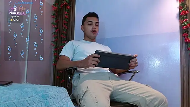 studentdeivy  online show from February 11, 10:04 am