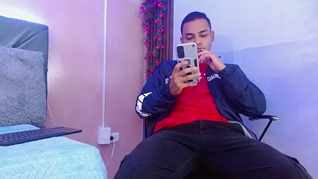 studentdeivy  online show from February 4, 10:32 am