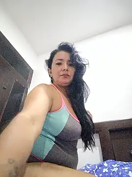 Snapshot of Crystal-01 chatting on May 4, 2:48 am Crystal-01 online show from May 4, 2:48 am