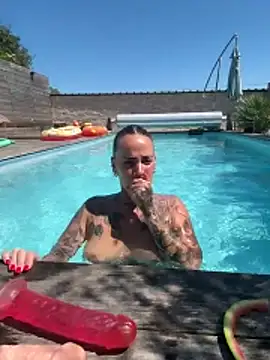 Snapshot of venustattoue chatting on May 26, 12:58 pm venustattoue online show from May 26, 12:58 pm