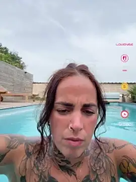 Snapshot of venustattoue chatting on May 29, 2:34 pm venustattoue online show from May 29, 2:34 pm