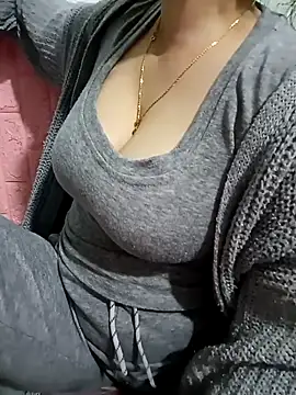 Tulip Giang online show from January 9, 4:03 pm