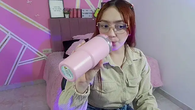 Snapshot of Natasha_Romanof18 chatting on February 25, 3:18 am Natasha Romanof18 online show from February 25, 3:18 am