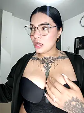 brenda palacio online show from February 15, 2:45 am