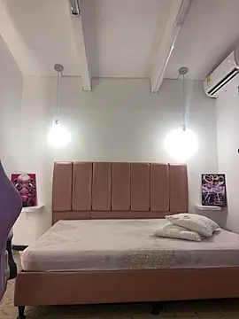 Iamcami  online show from February 17, 7:00 pm