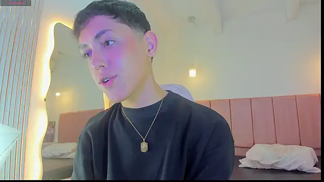 Iamcami  online show from February 4, 7:09 pm