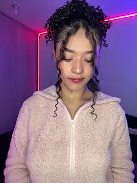 crystal dlun online show from March 21, 4:00 pm