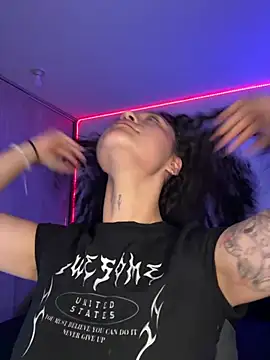 crystal dlun online show from March 17, 8:01 pm