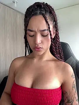 crystal dlun online show from March 7, 3:50 pm