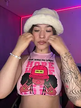 crystal dlun online show from April 5, 10:38 pm