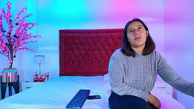 Cristal and luke online show from February 4, 3:45 am