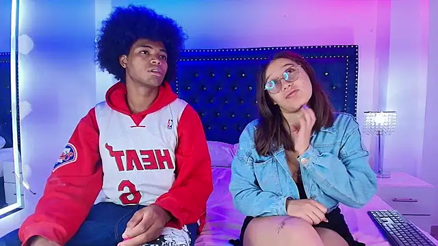 Cristal and luke online show from May 1, 3:22 am