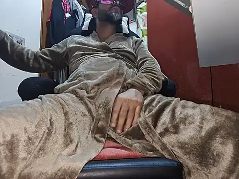 Love Sweat5 online show from February 2, 7:57 pm