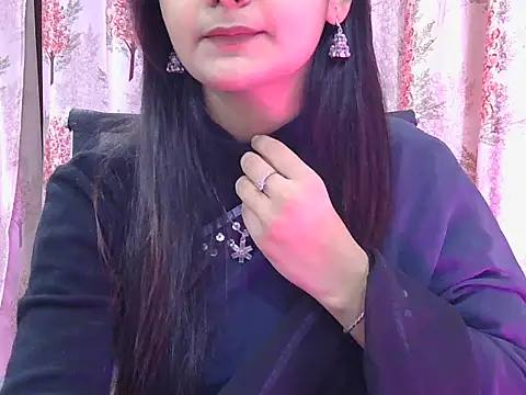 Snapshot of sweet_riyaaa chatting on February 6, 5:25 am sweet riyaaa online show from February 6, 5:25 am