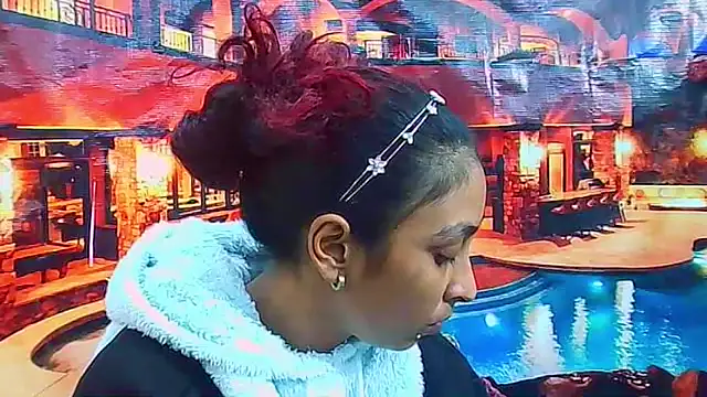 Snapshot of IndianSexyButt chatting on June 14, 5:19 am IndianSexyButt online show from June 14, 5:19 am