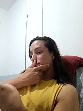 ofjuliaa online show from May 6, 2:48 am