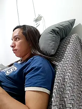 Snapshot of ofjuliaa chatting on July 13, 6:24 am ofjuliaa online show from July 13, 6:24 am