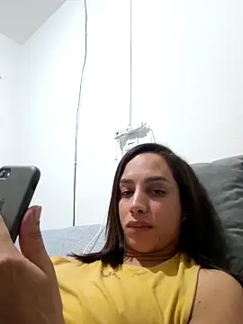 ofjuliaa online show from May 7, 3:44 am