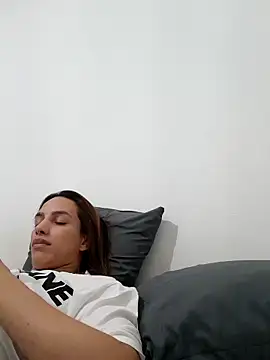 ofjuliaa online show from March 17, 10:07 am