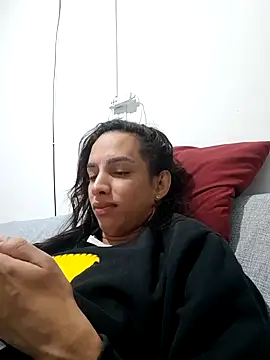 ofjuliaa online show from May 9, 6:55 pm
