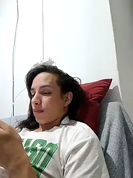 ofjuliaa online show from May 9, 1:31 am