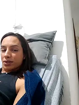 ofjuliaa online show from May 14, 12:07 am