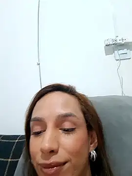 Snapshot of ofjuliaa chatting on January 14, 9:18 pm ofjuliaa online show from January 14, 9:18 pm