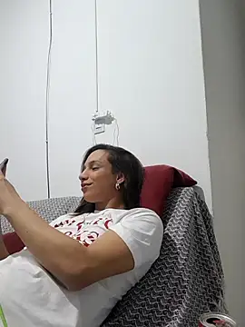 ofjuliaa online show from April 1, 2:24 am