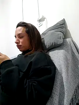 Snapshot of ofjuliaa chatting on June 18, 2:32 am ofjuliaa online show from June 18, 2:32 am