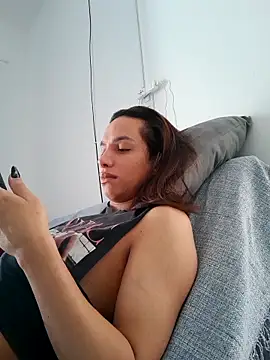 Snapshot of ofjuliaa chatting on June 7, 7:19 pm ofjuliaa online show from June 7, 7:19 pm