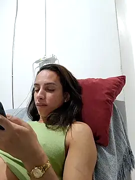 ofjuliaa online show from May 17, 5:40 am