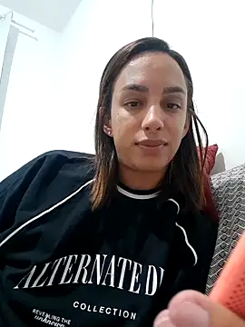 ofjuliaa online show from February 15, 6:03 am