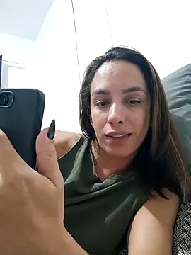Snapshot of ofjuliaa chatting on June 4, 3:00 am ofjuliaa online show from June 4, 3:00 am